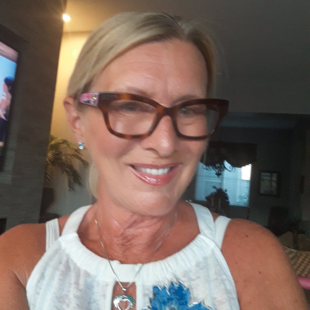 Meet your Posher, Lainey